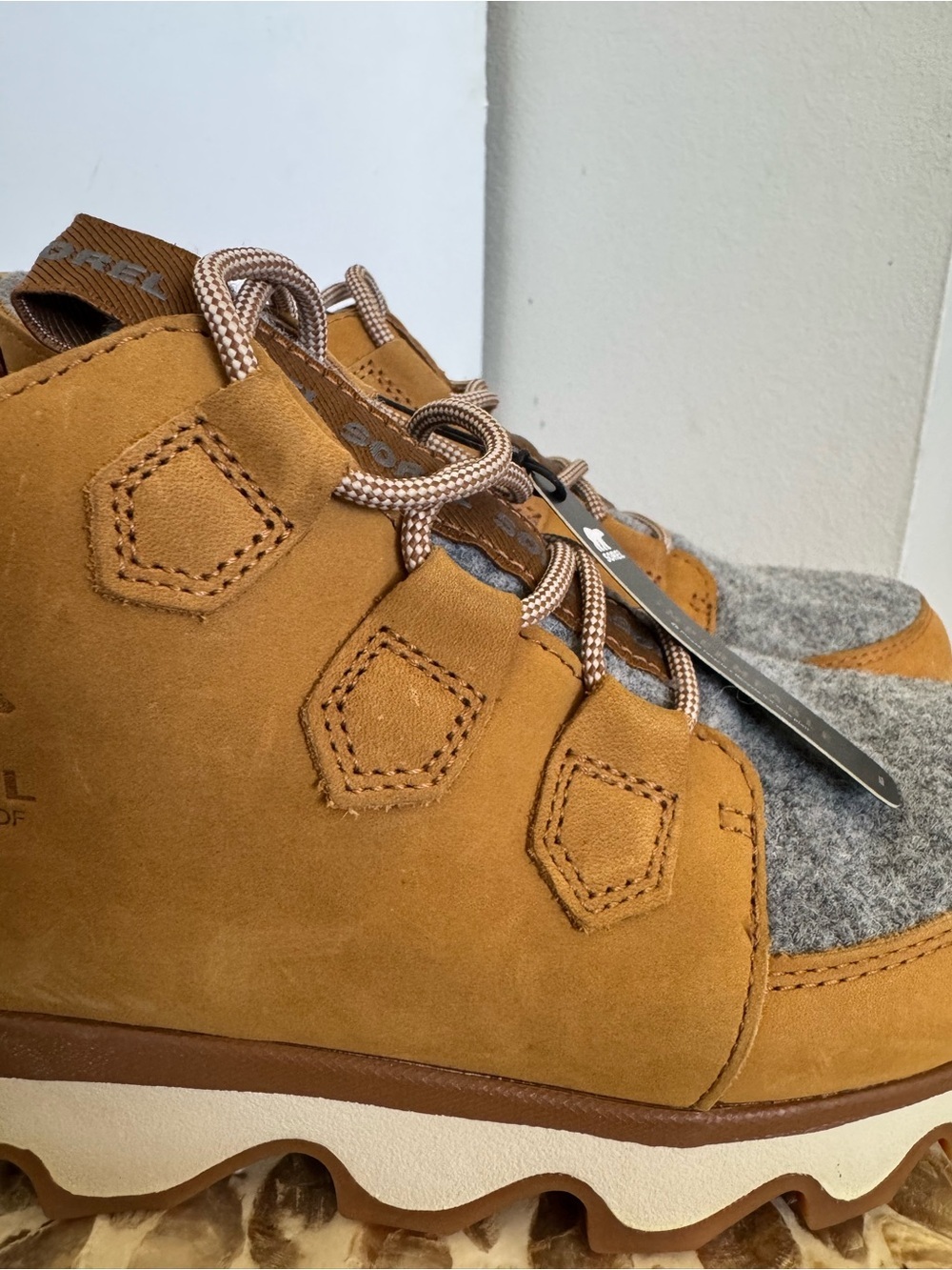 NWT Sorel Caribou Waterproof Camel Brown Sneakers size 8.5 - Picture 4 of 12